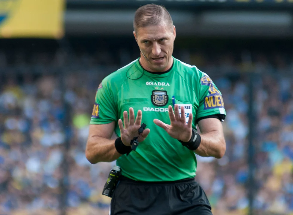 Gremios del arbitraje en guerra: qué dicen SADRA, AAA y UADA