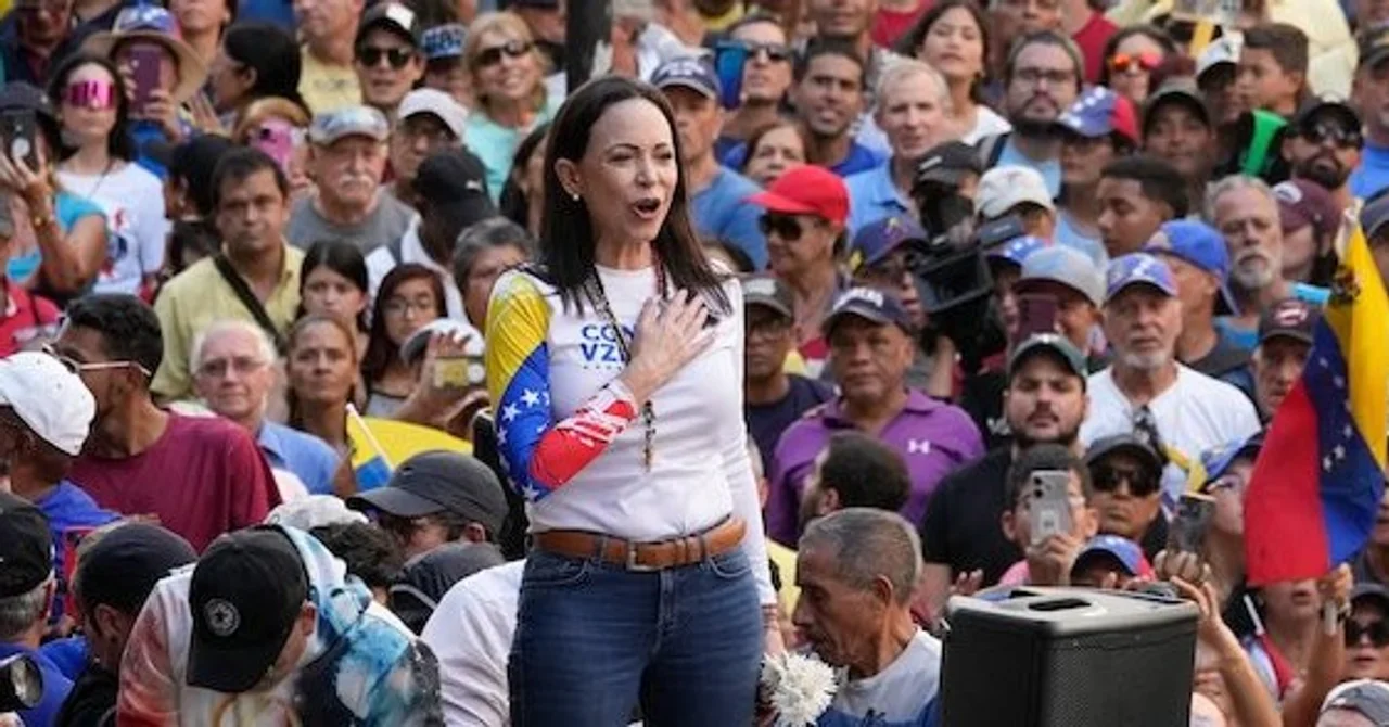 María Corina Machado reapareció en Oslo y cantó el himno con sus seguidores