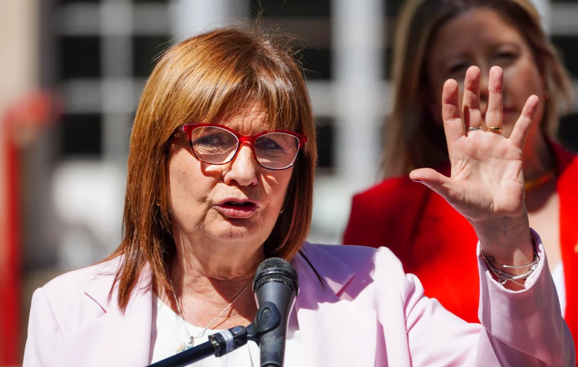 Patricia Bullrich: “Los delegados van a tener un límite de diez horas mensuales pagas; el resto, a laburar”