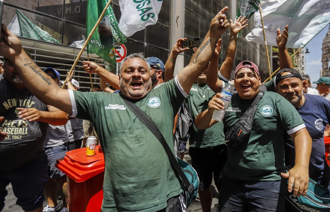 La CGT marchó en Plaza de Mayo contra la reforma laboral y anticipó un “paro nacional”
