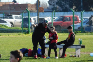 Les robaron el alambrado de su cancha atrás del Minella y el COM les dijo que los domos no andan !