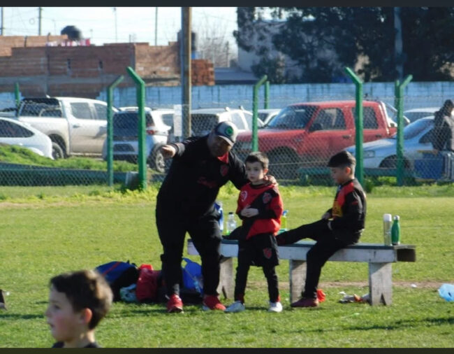 Les robaron el alambrado de su cancha atrás del Minella y el COM les dijo que los domos no andan !