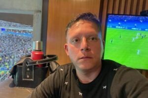 El DT de Alvarado, Pablo Martel, llegó y habló por la radio en La Voz del Estadio