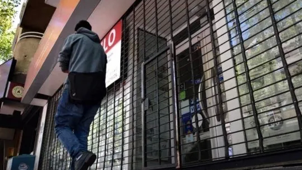 Se impone el turismo low cost: La economía real sigue crujiendo; las ventas minoristas volvieron a caer