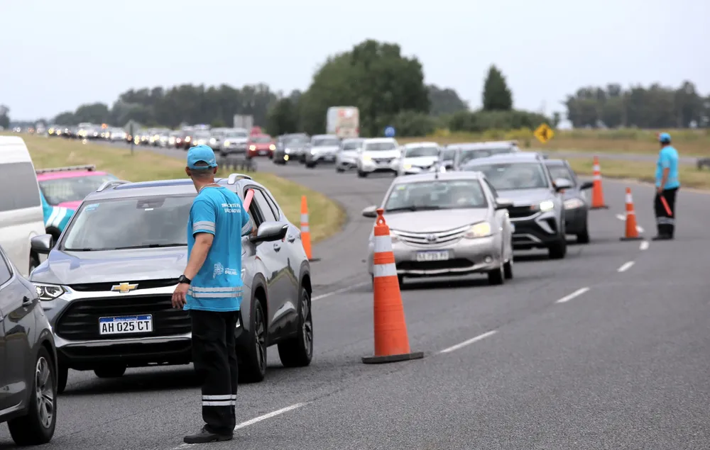 Verano: con drones detectarán conductores que usen celulares o no lleven cinturón
