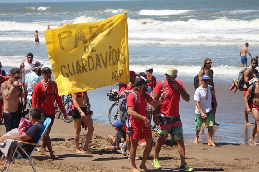 Los guardavidas de la Costa Atlántica marcan la cancha: hay conflictos en los principales balnearios bonaerenses