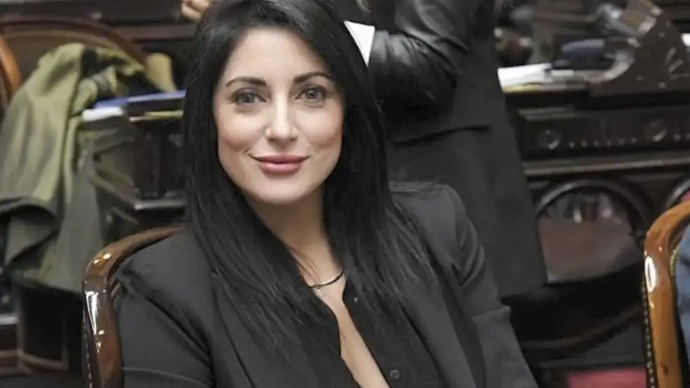 Otro mayúsculo papelón de Juliana Santillán: Se viralizó un tuit que luego intentó borrar