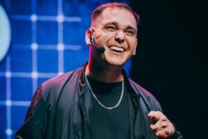 Lucho Miranda llega a Mar del Plata con su nuevo espectáculo “Abriendo las manos”