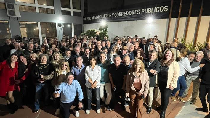 Martilleros agasajaron a la prensa como despedida del año: Emotivos homenajes