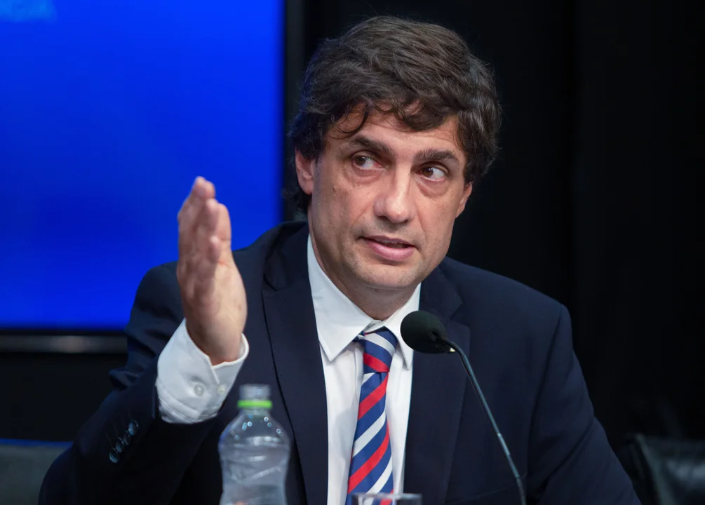 Para Lacunza no resulta holgado el punto de partida económico para el 2026