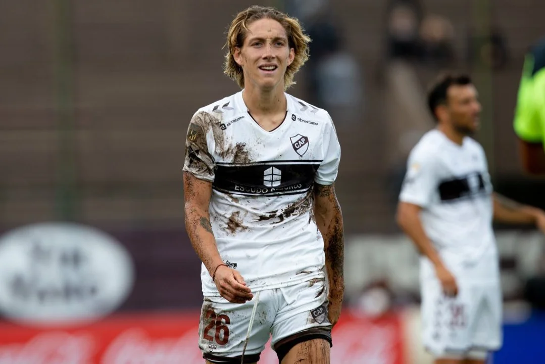 Varios futbolistas de importancia sin club al cierre del libros de pases