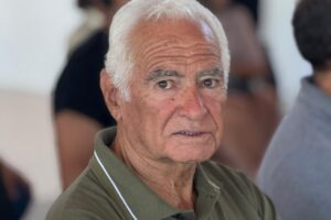 «Yo nado en aguas abiertas con 88 años, pero la gente por lo menos tiene que salir a caminar por su salud» ( Roberto Alfaro )