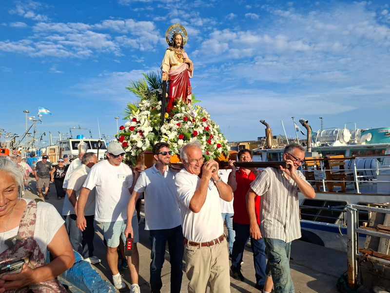 «El puerto es un lugar de trabajo y hay que rogar para que haya trabajo»: Claro mensaje del obispo Giobando