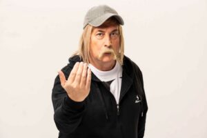 Eber Ludueña estrena su show de humor en el Teatro Enrique Carreras