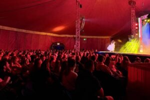 Magia, acrobacias y nieve en vivo: llegó “Fantasía sobre hielo” a la ciudad