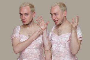 Rechimuzzi presenta su comedia “Alejandra (Una perforación a cielo abierto)”