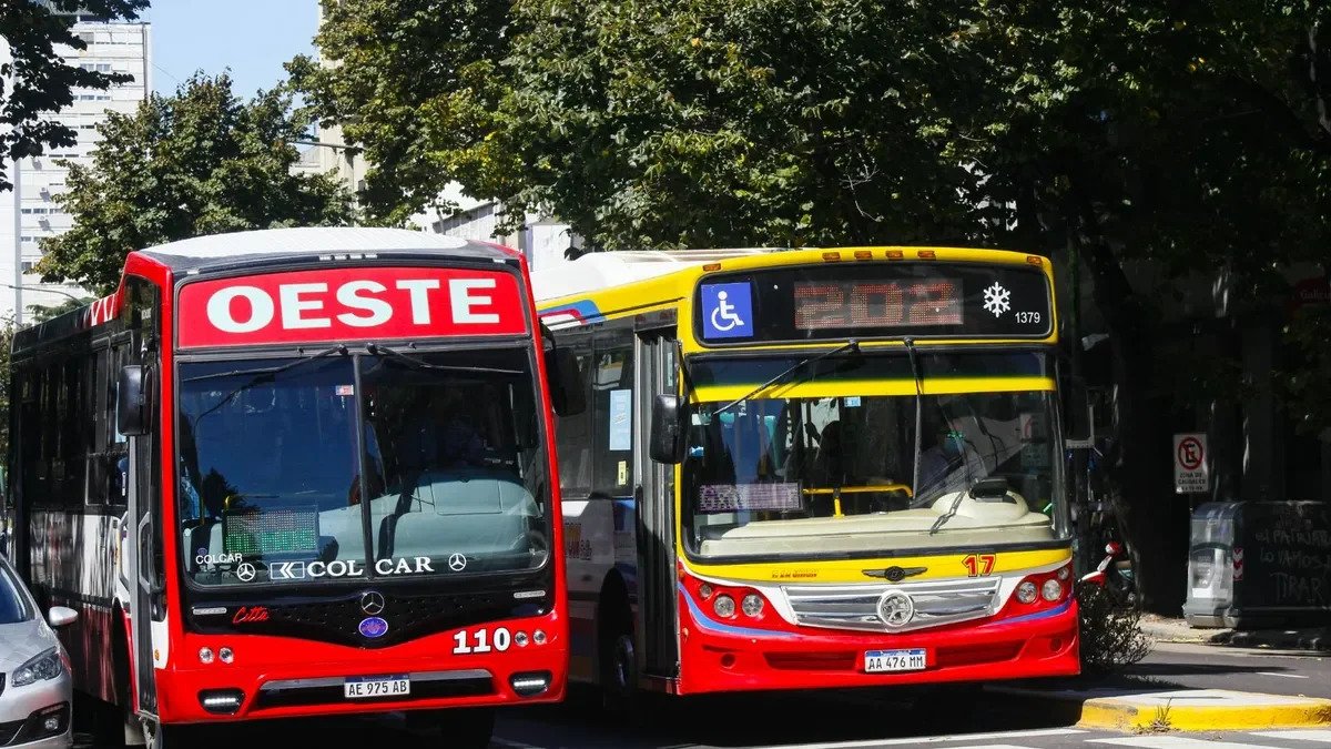 El gobierno hace oídos sordos a la crisis del transporte
