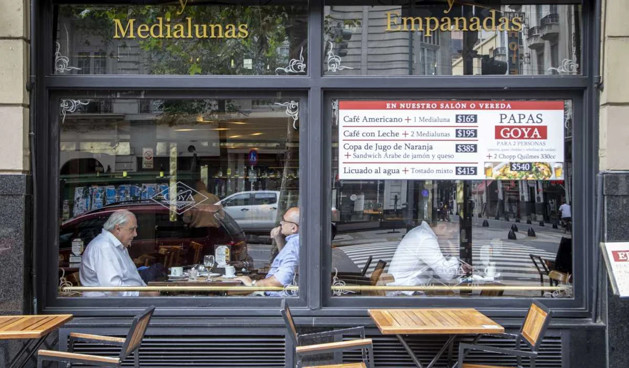 Restaurantes y hoteles fue uno de los rubros que empujaron la inflación en enero