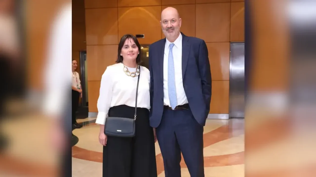 Denuncia penal contra Sturzenegger por adjudicarción de $ 114.000.000 que involucra a su esposa