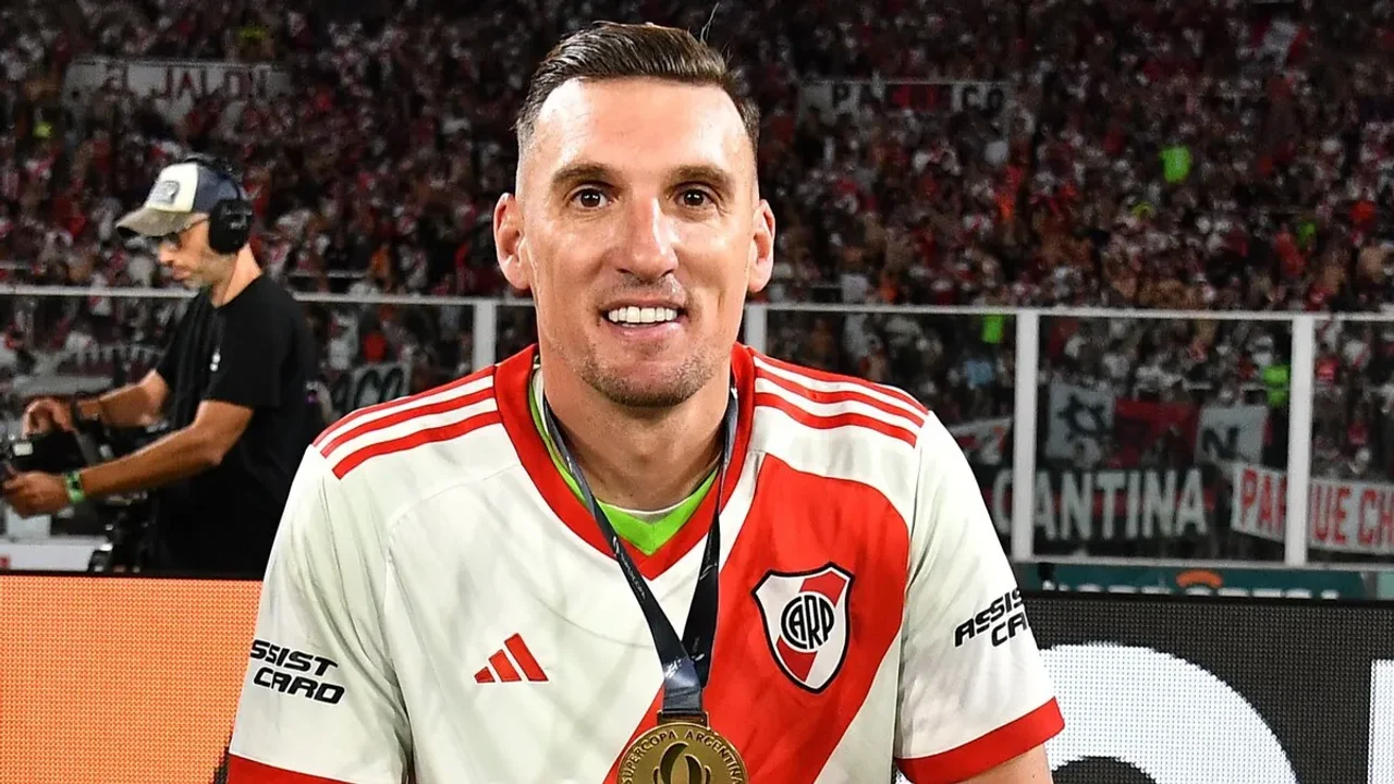 Armani vuelve a ser titular en River que visita a Velez
