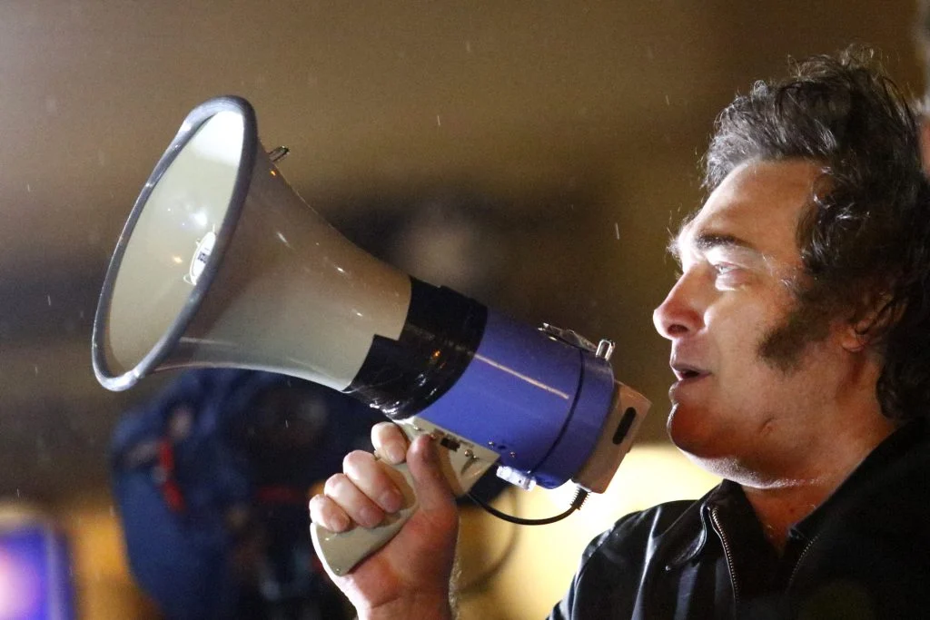 Javier Milei tiene fama de disruptivo, pero se comporta como un político argentino más