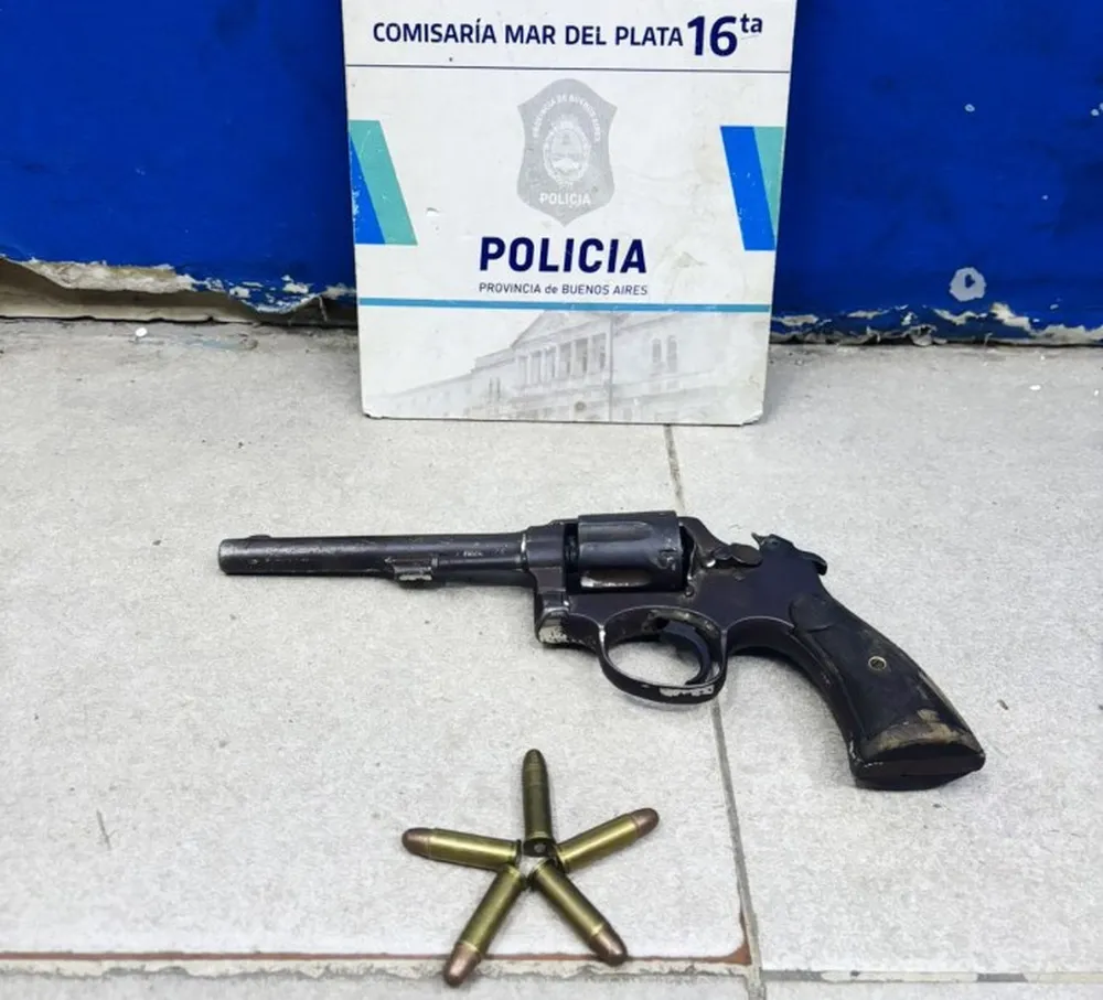 Un hombre disparaba al aire sin cesar en el Barrio Las Heras: Fue detenido