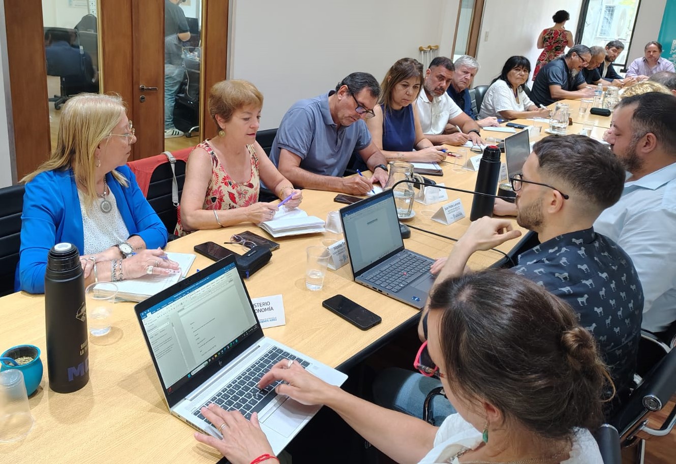 Paritarias docentes: Los gremios rechazaron el aumento del 2% que ofreció la Provincia