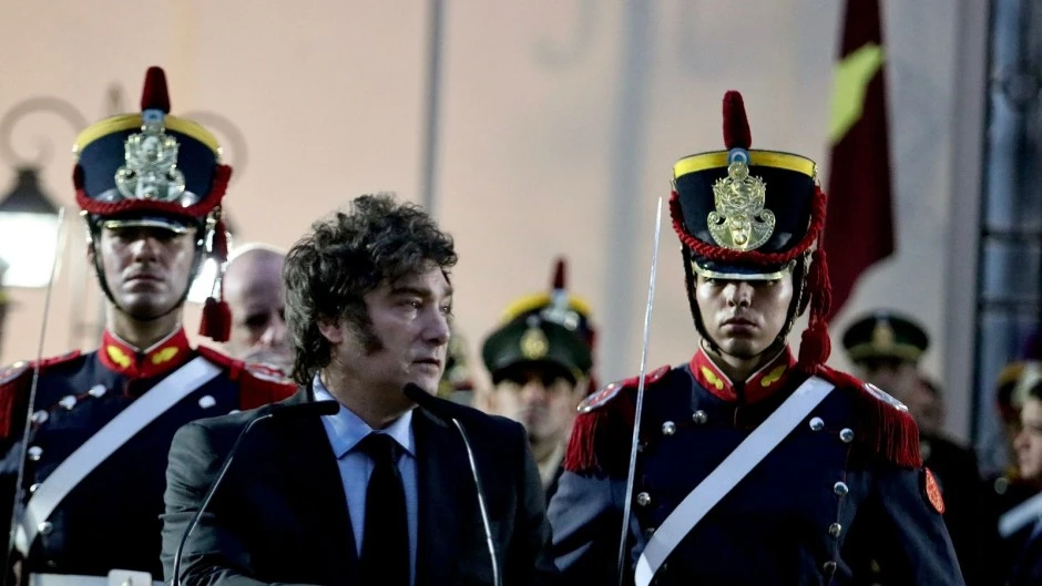 Milei analiza indultar a los militares genocidas el 24 de marzo