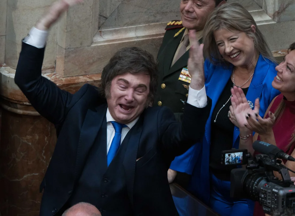 Aseguran que a Milei “le rinde más polarizar con el kirchnerismo” que hablar de la economía argentina