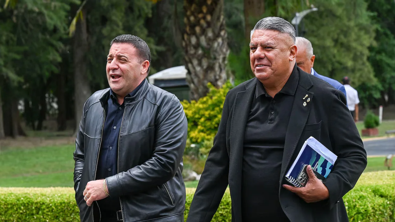 La ruta del dinero de la AFA: fotos y chats revelan los pagos de Toviggino a “Chiqui» Tapia