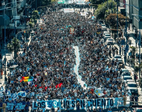 Masiva marcha y movilización para condenar los 50 años de la dictadura militar