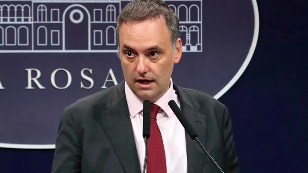 Adorni con las horas contadas: Evalúan pagar el menor costo posible.