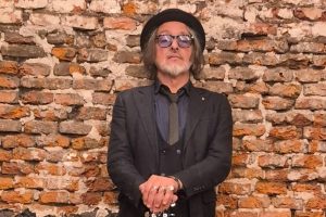 Música y relato autobiográfico: Esteban Prol estrena su espectáculo “Canciones para llegar a destino”