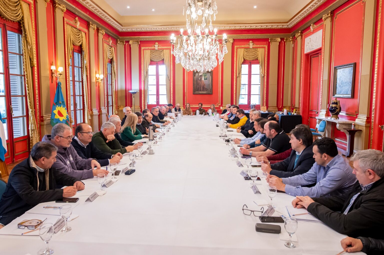 Axel Kicillof llamó a una cumbre con intendentes para evaluar el impacto del ajuste de Milei