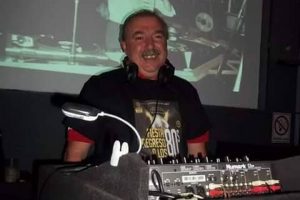 “Ritmo de la noche” regresa a Abbey Road con una fiesta ochentosa