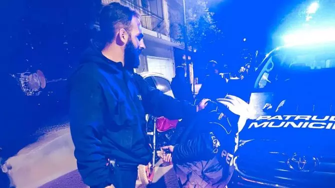 Motociclista fue aprehendido tras evadir un control, chocar y agredir a un agente de la Patrulla Municipal