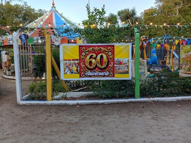 Hay que darse una vuelta: La calesita de Plaza Rocha un emblema de la ciudad cumple 60 años