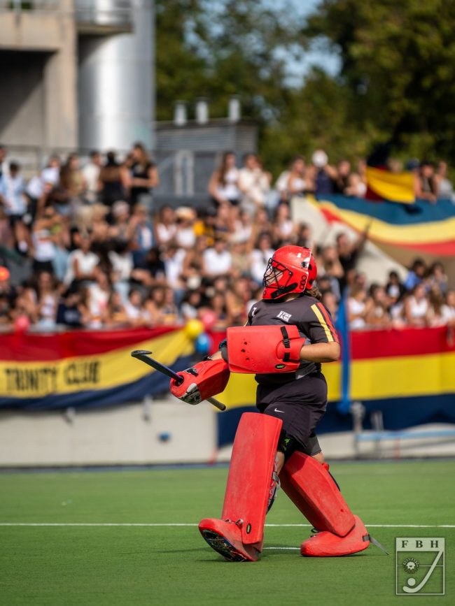 La arquera del Trinity y su «heroísmo» definiendo por penales en Hóckey el ascenso