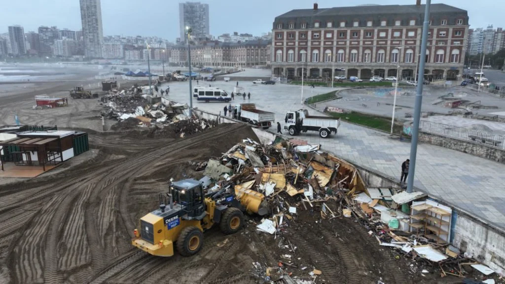 La Municipalidad tiró abajo con topadoras la «Saladita» de la Bristol
