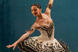 Clase magistral de la bailarina Lola Múgica en el estudio Magenia Múgica