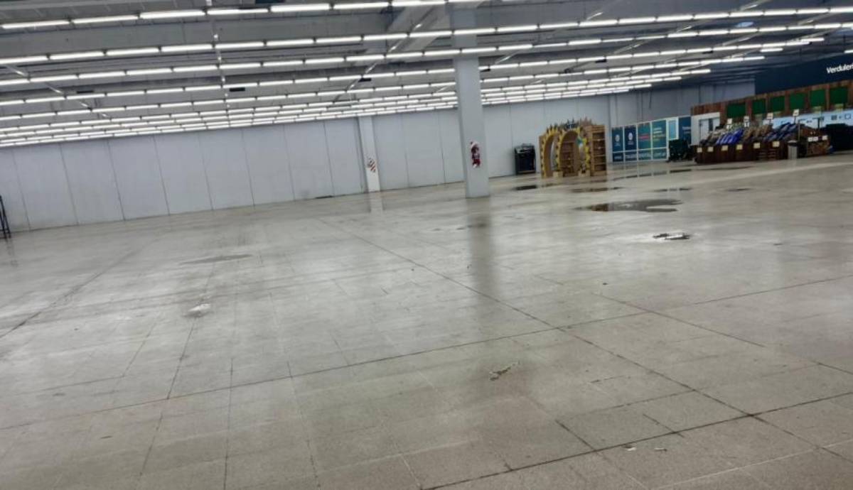 Supermercados Toledo cierra un supermercado y pone una cancha de padel