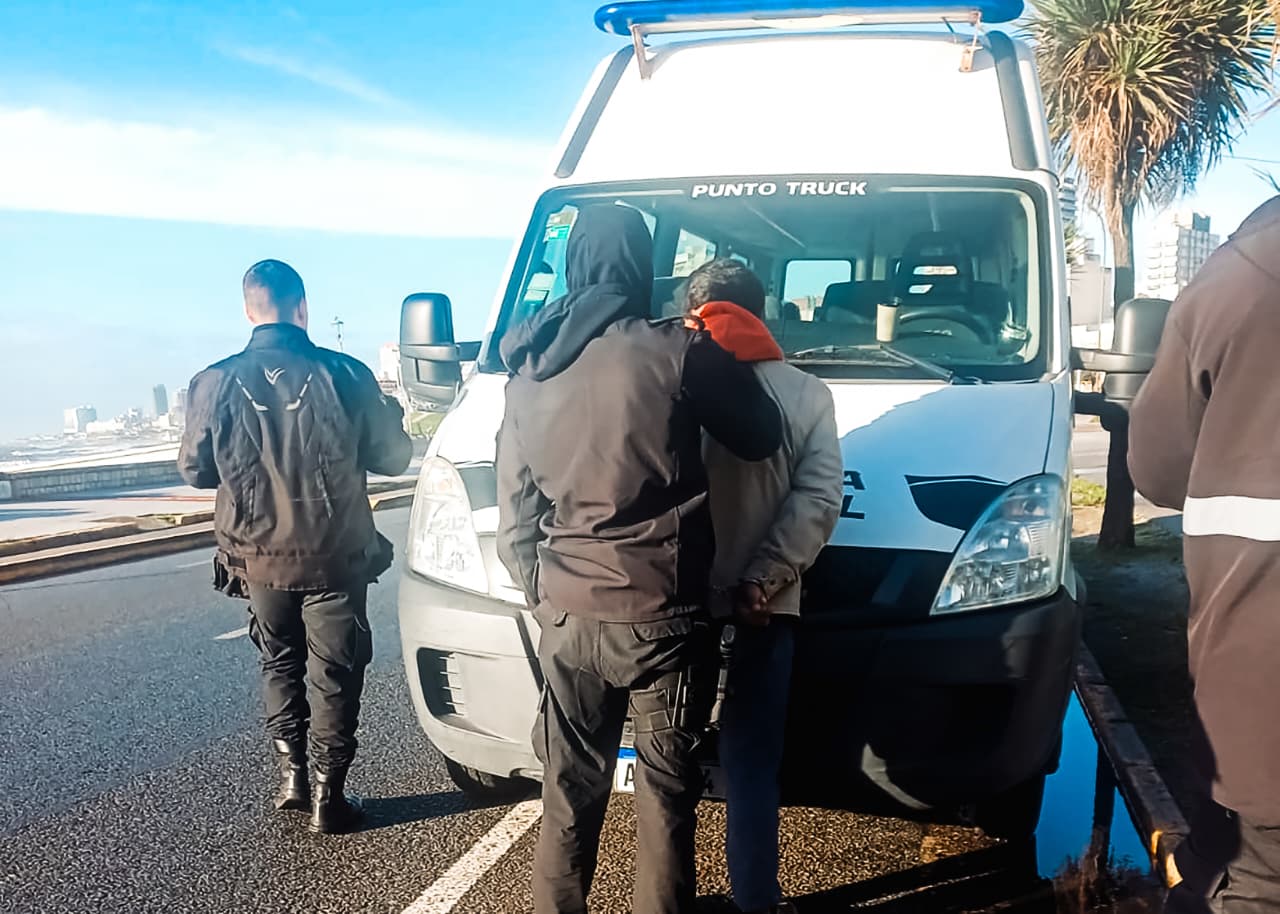 Delincuente del espacio público fue aprehendido tras agredir al personal durante un operativo preventivo en la costa