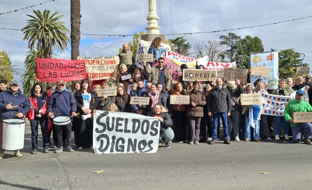 Crecen reclamos salariales de municipales a intendentes: En Bolívar, el sindicato irrumpió en la sesión del HCD