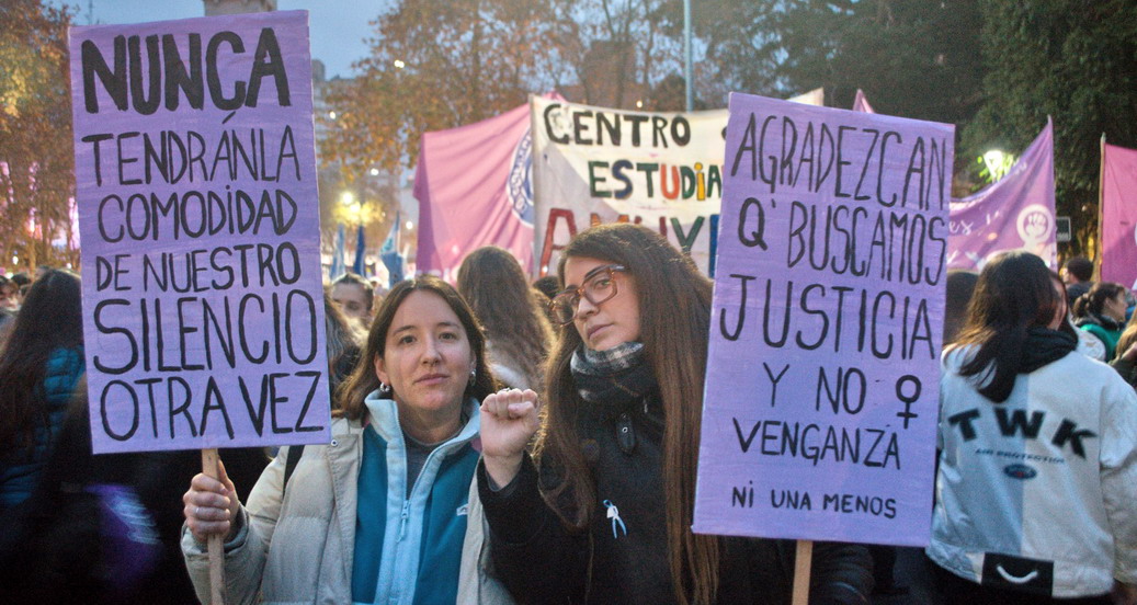 Masiva demostración: «»Vivas, libres y desendeudadas nos queremos» se gritó en todo el país