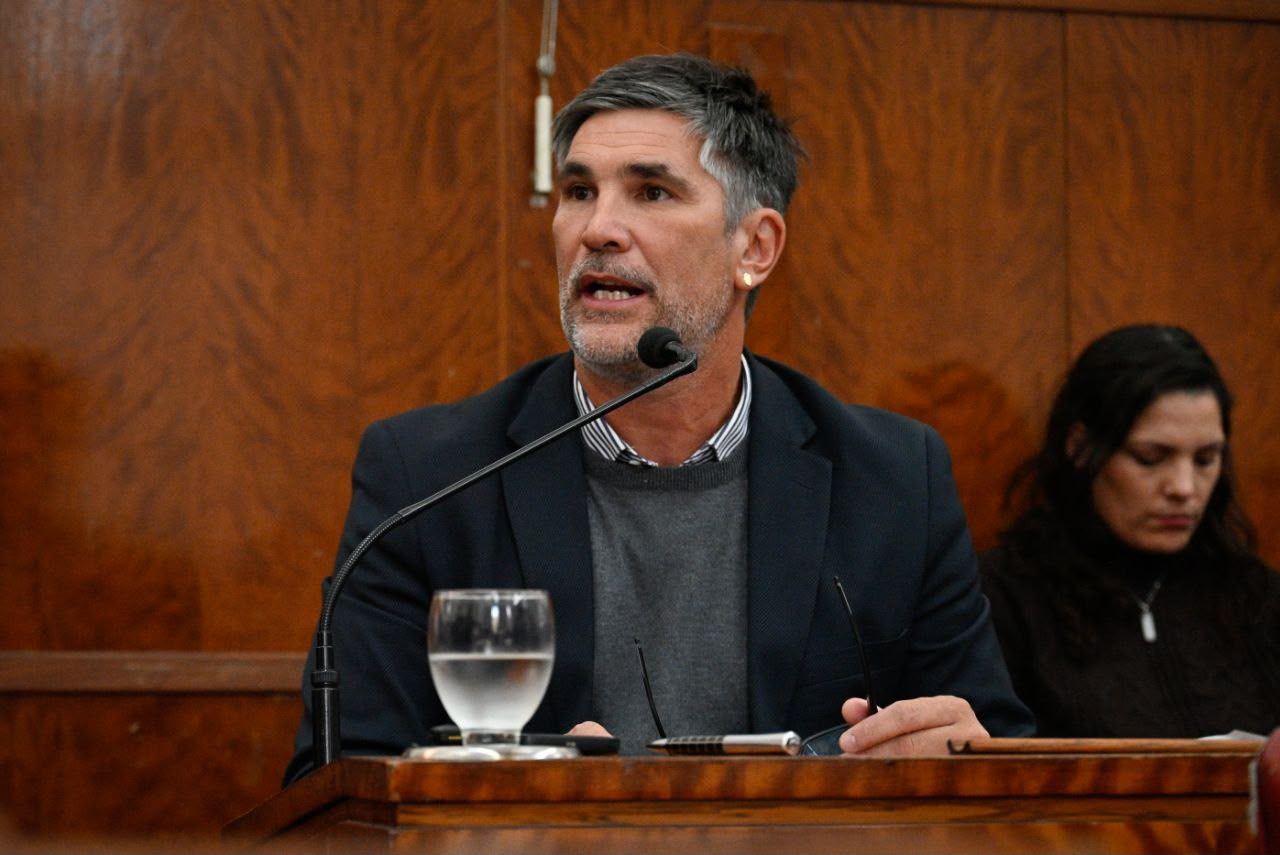 Diego García: «Pagamos 180 millones de pesos por día para tener una ciudad sucia y abandonada