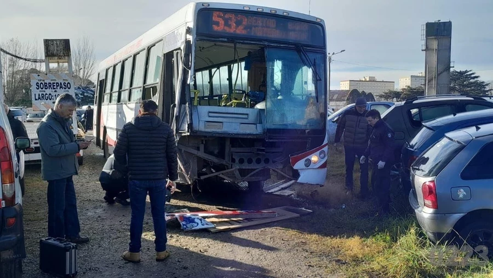 Comenzaron a peritar el colectivo que provocó una tragedia frente al skatepark