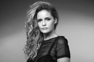 La actriz y directora Romina Richi llegará en agosto para coordinar un taller teatral