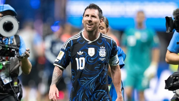 Milei dijo que los jugadores son «imprudentes» y Messi le recordó que «la gente no llega a fin de mes»