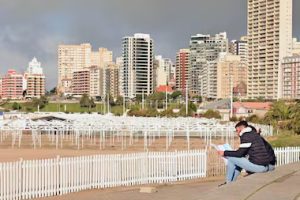 Vacaciones de invierno: advierten por bajas reservas y esperan repunte tras el Mundial