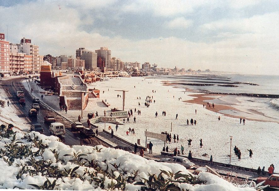 Cuando se anuncian nevadas en toda la zona piden votar para que Mar del Plata conserve la zona fría